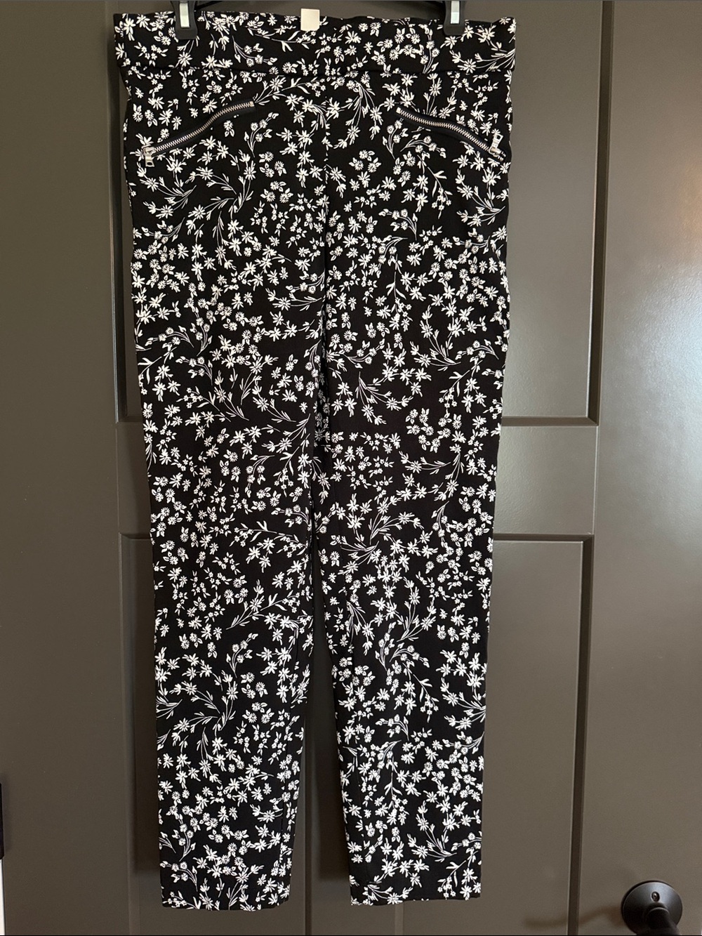 Black Floral Cropped Pull-On Pants